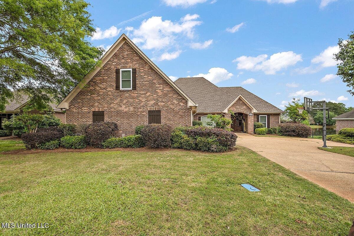 706 Meadow View Cv, Byram